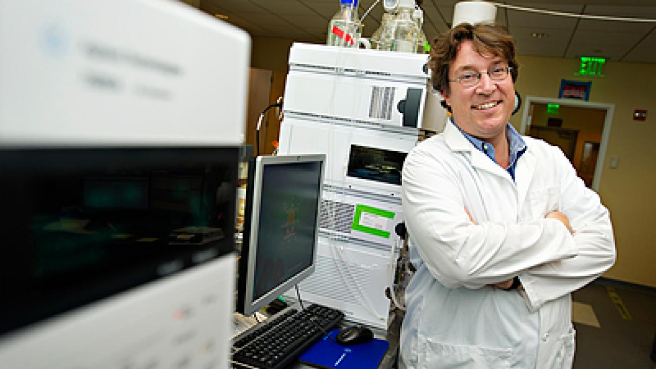 Oliver Fiehn’s metabolomics lab uses high-tech equipment to capture metabolism in progress. Despite decades of warnings about smoking, lung cancer is still the second-most common cancer and the leading cause of death from cancer in the U.S. Patients are often diagnosed only when their disease is already at an advanced stage and hard to treat. Researchers at the West Coast Metabolomics Center at UC Davis are trying to change that, by identifying biomarkers that could be the basis of early tests for lung cancer.