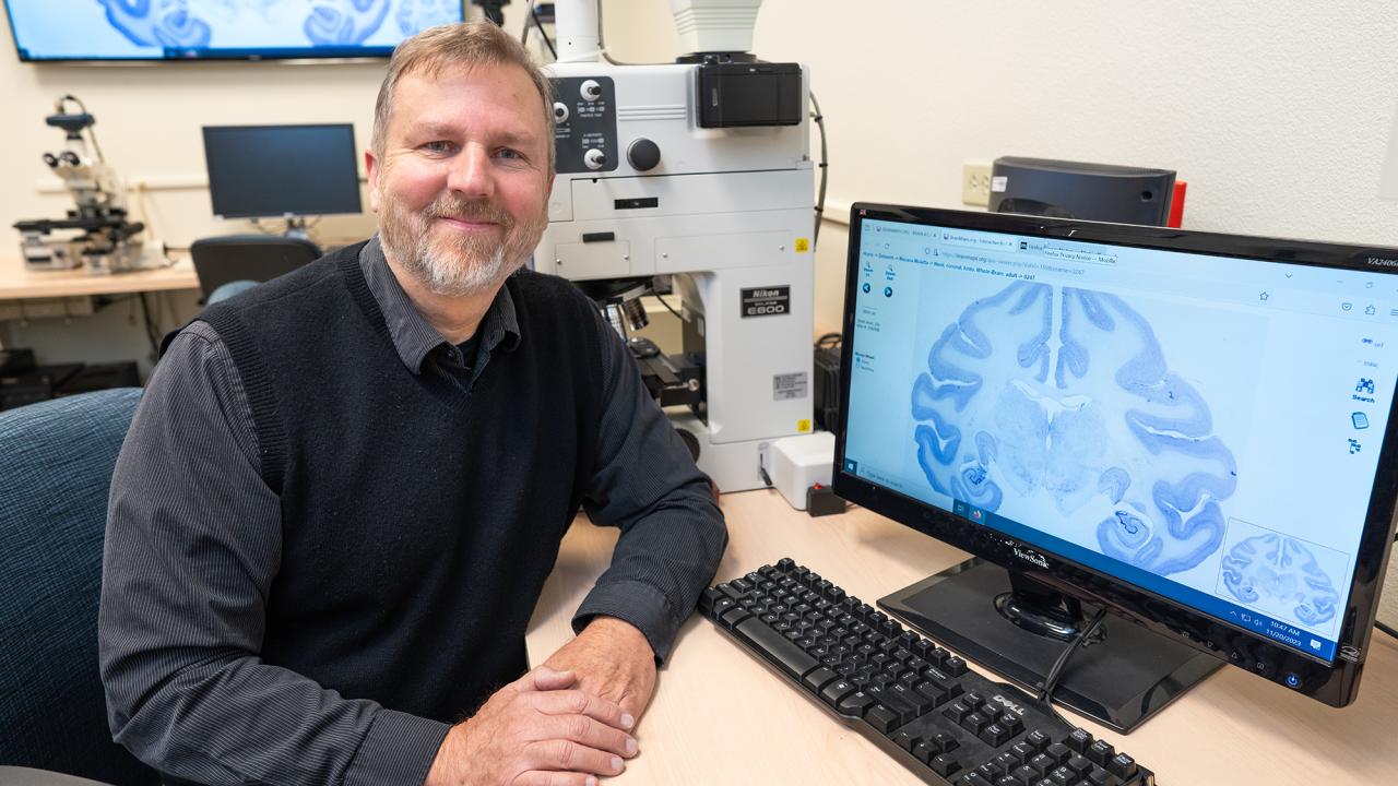 W. Martin Usrey is part of an interdisciplinary team of researchers across eight universities received a $15 million Conte Center grant from the National Institutes of Health to decipher the flow of information connecting the thalamus and cortex. (TJ Ushing / UC Davis)