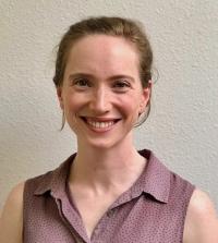 Laura Bogar headshot